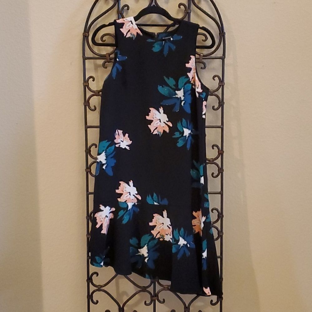 WHO WHAT WEAR Black Floral Print Dress - Small